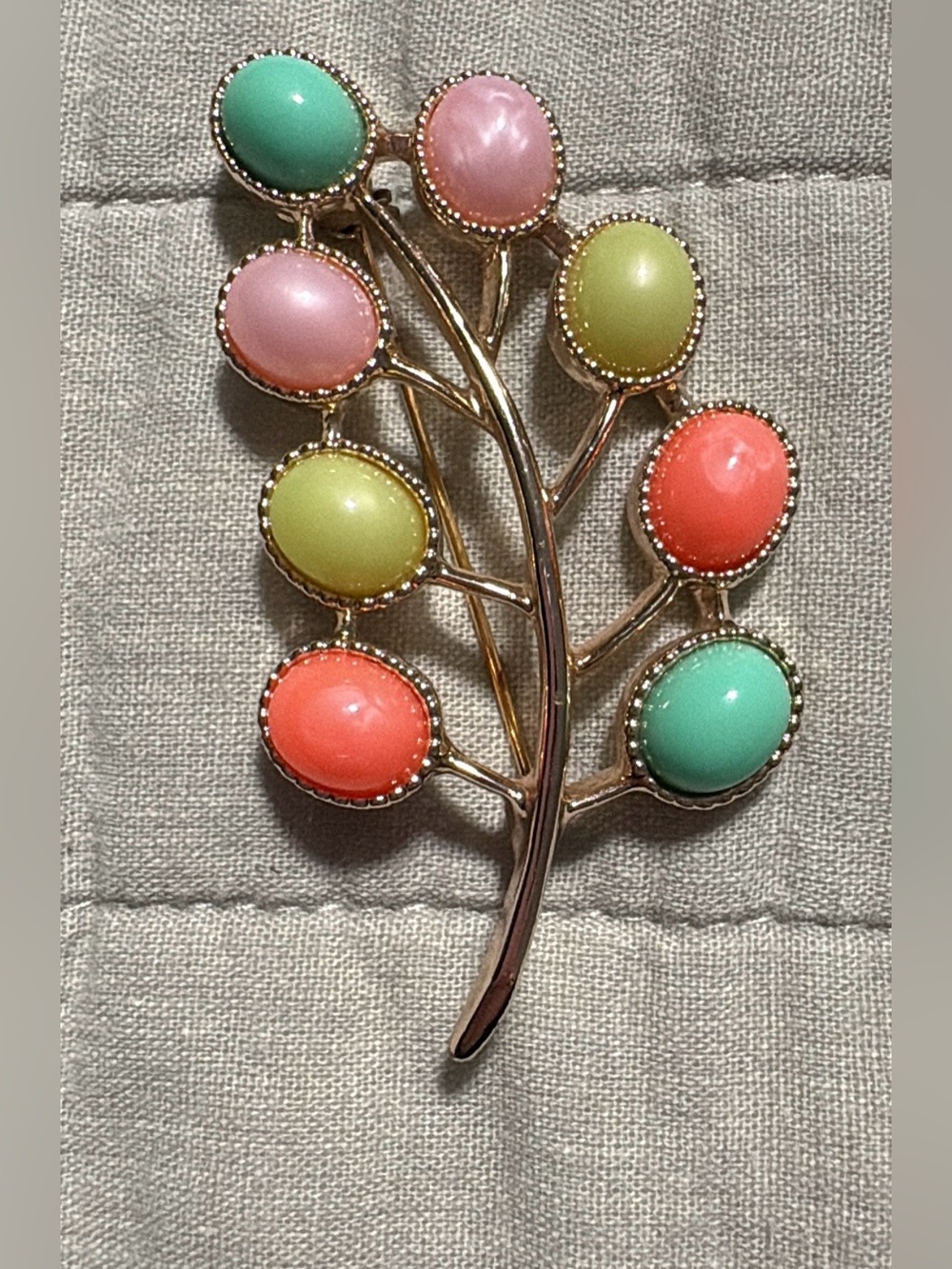 Vintage 1973 Sarah Coventry Candy Land Brooch Gold Tone Leaf Pin Pastel